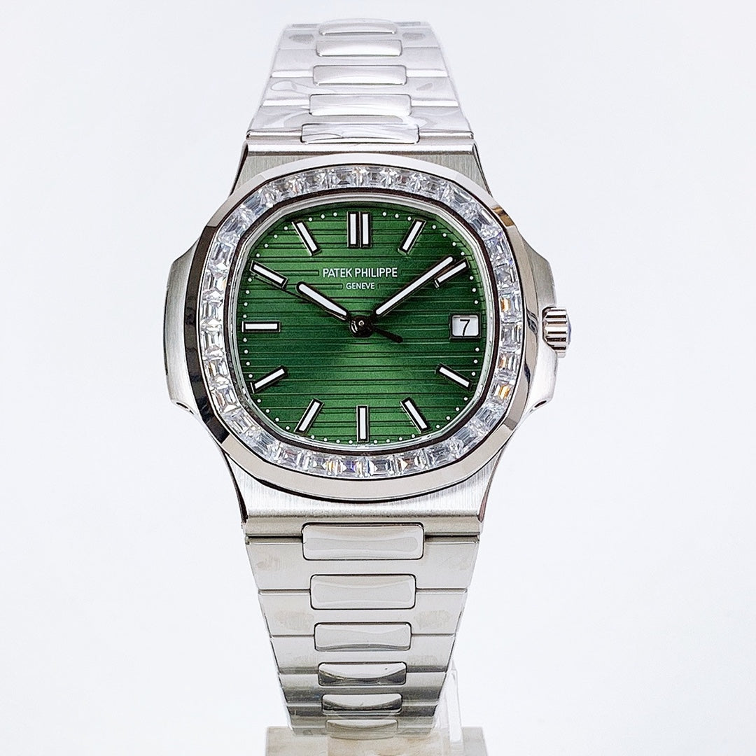 Patek Philippe Nautilus verde con cristalli