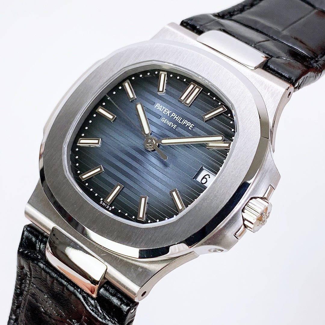 Patek Philippe Nautilus blu cinturino in pelle