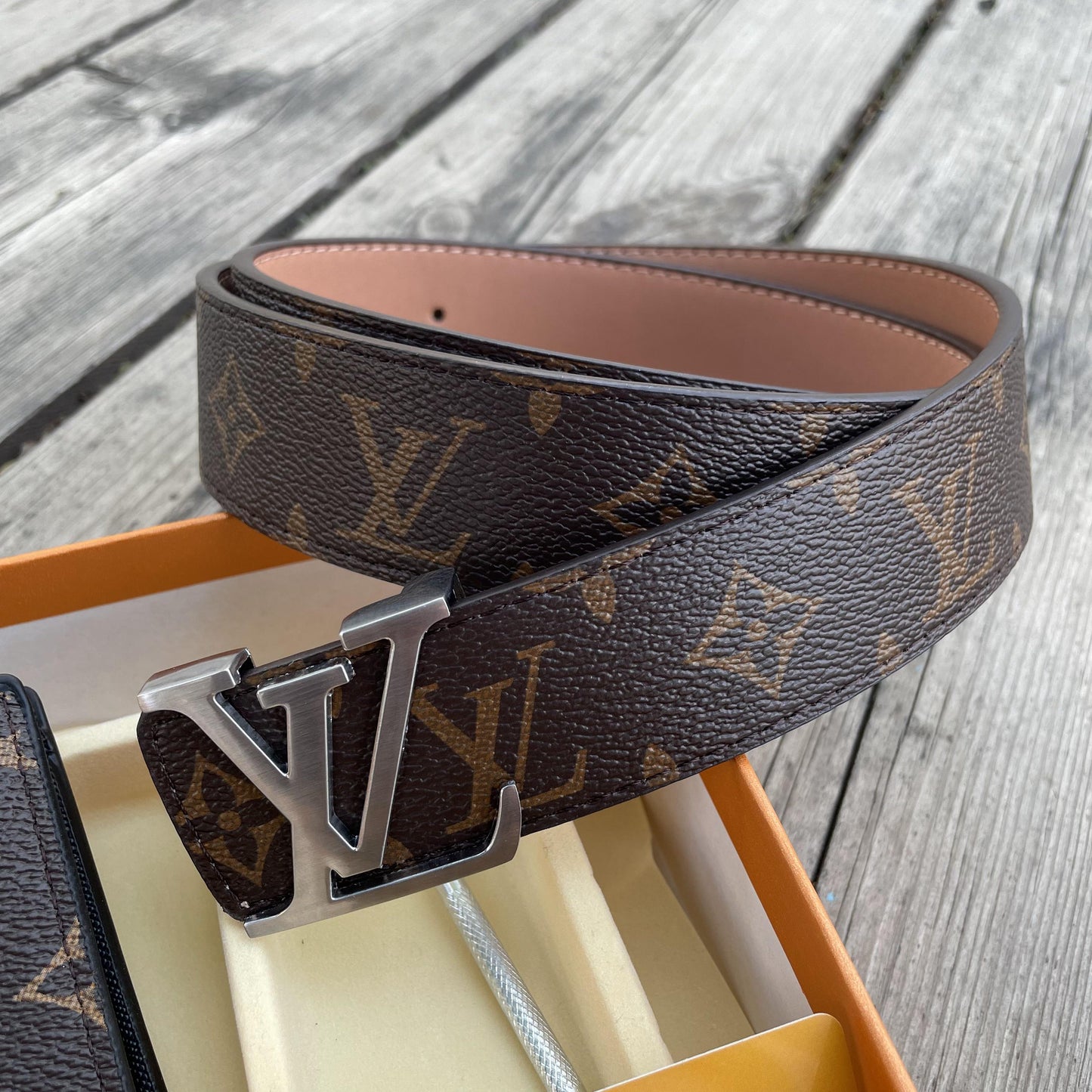 Box LV Belt + Portafogli classic