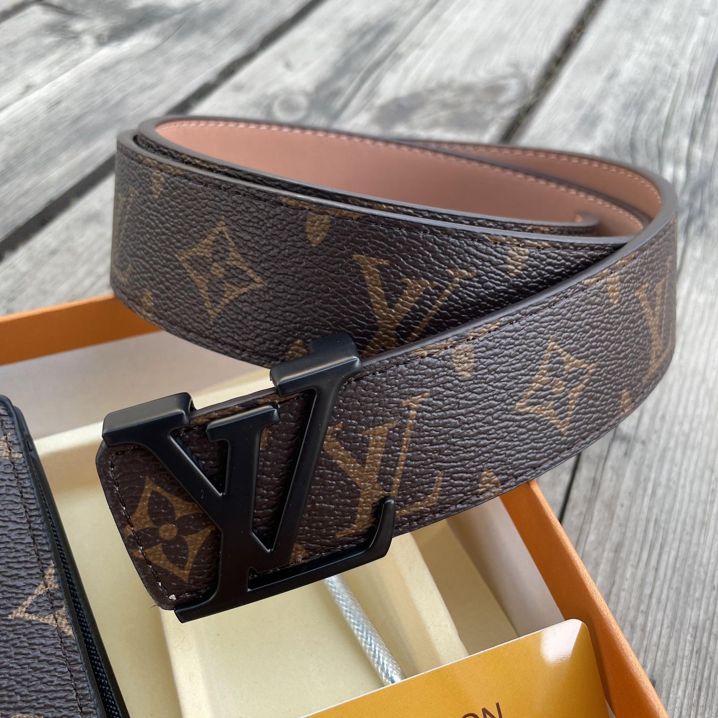 Box LV Belt + Portafogli classic