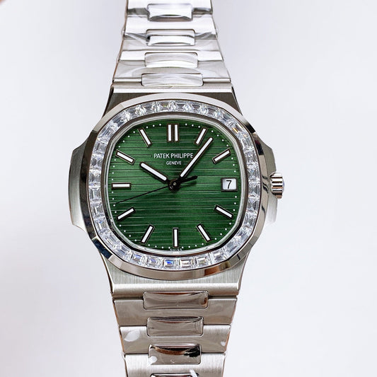 Patek Philippe Nautilus verde con cristalli