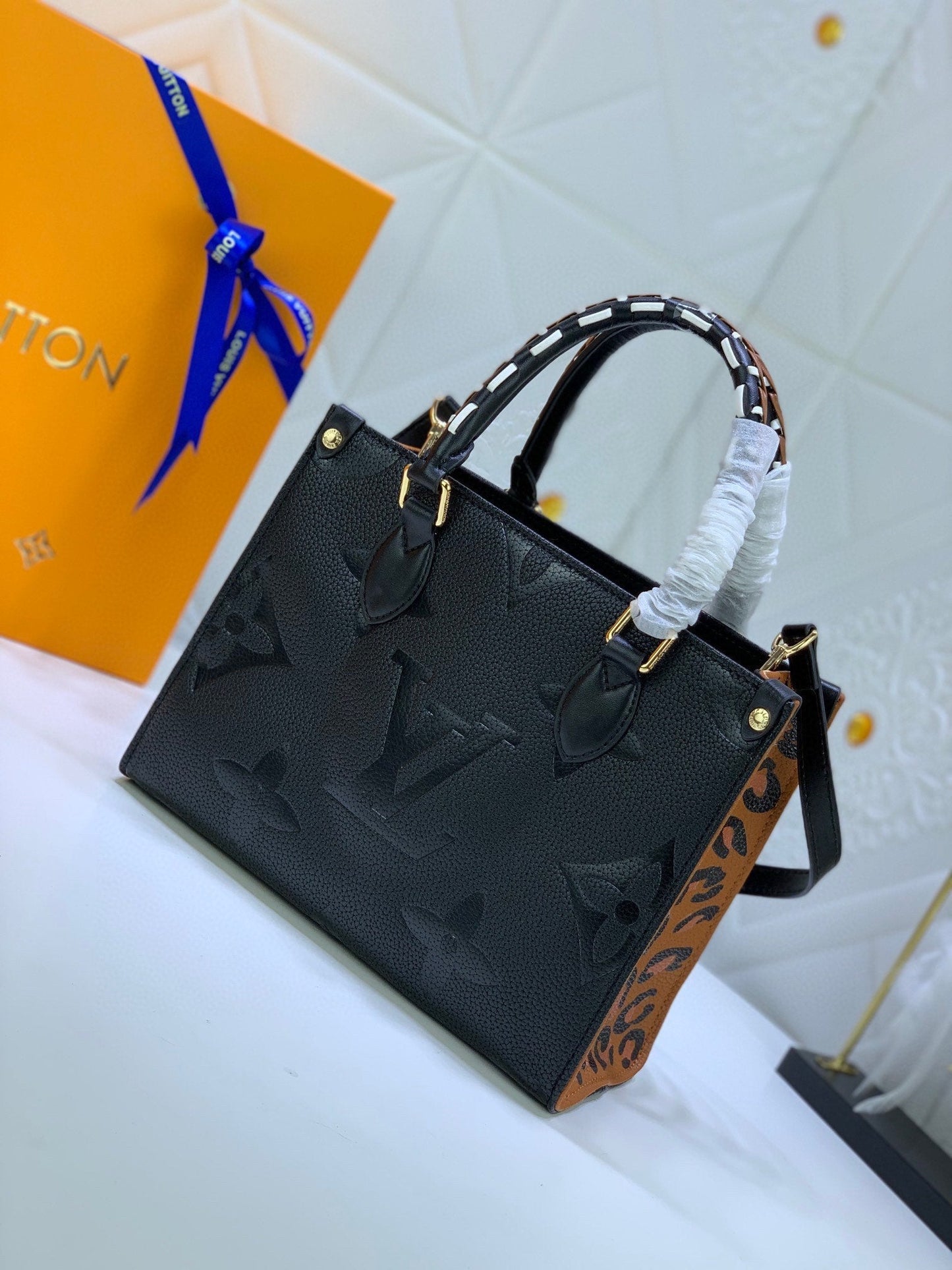 LV Tote bag